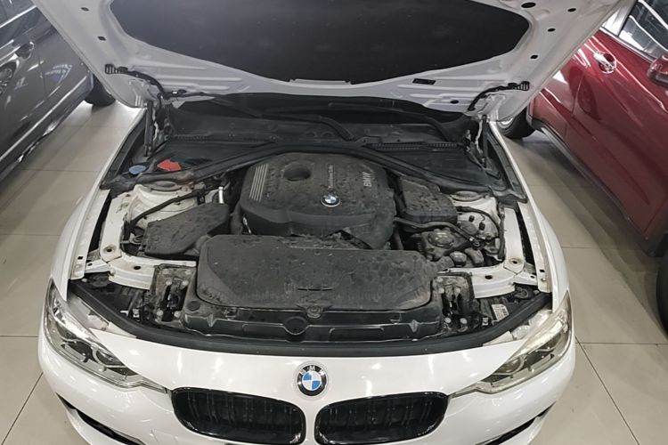 BMW 3 Series 2018 car image #20