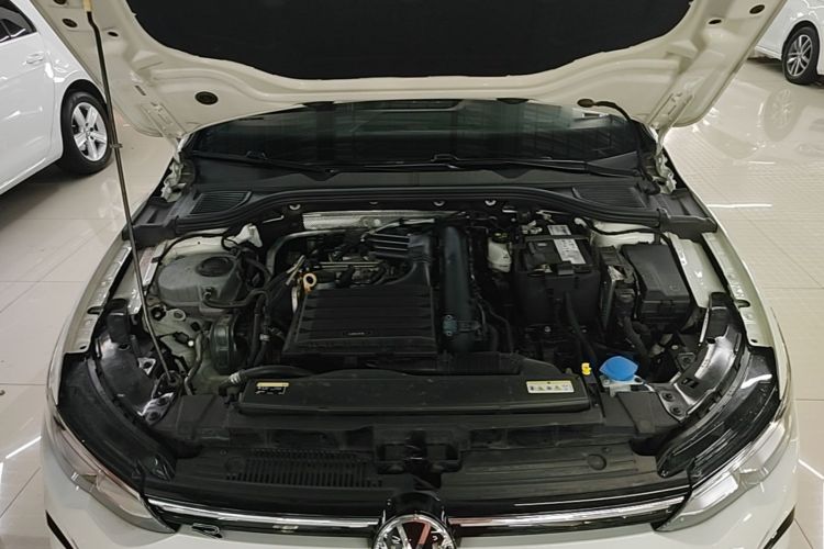 Volkswagen Golf 2021 car image #20