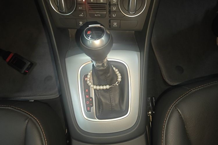 Audi Q3 2019 car image #14