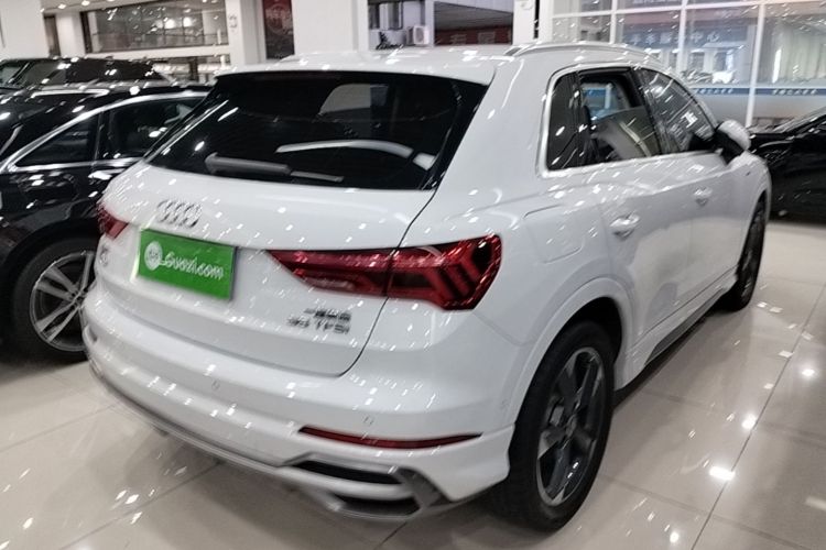 Audi Q3 2022 car image #5