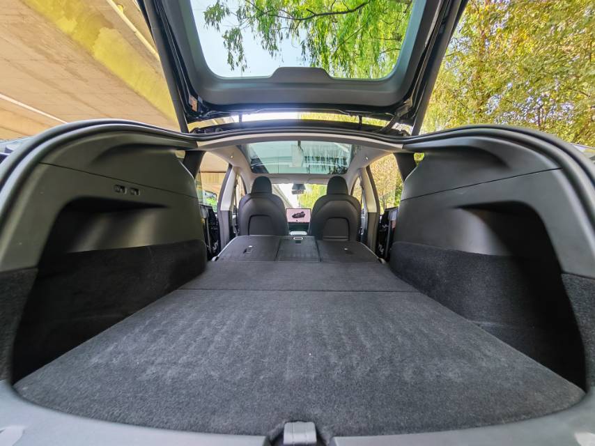 Tesla Model Y 2023 car image #8