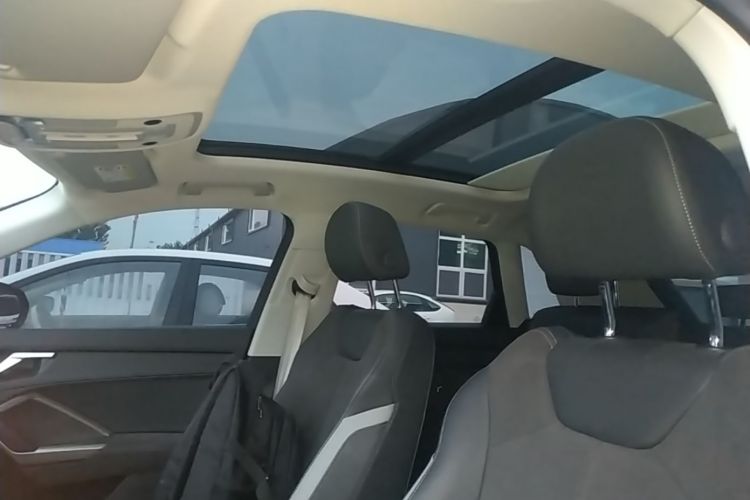Audi Q3 2022 car image #18