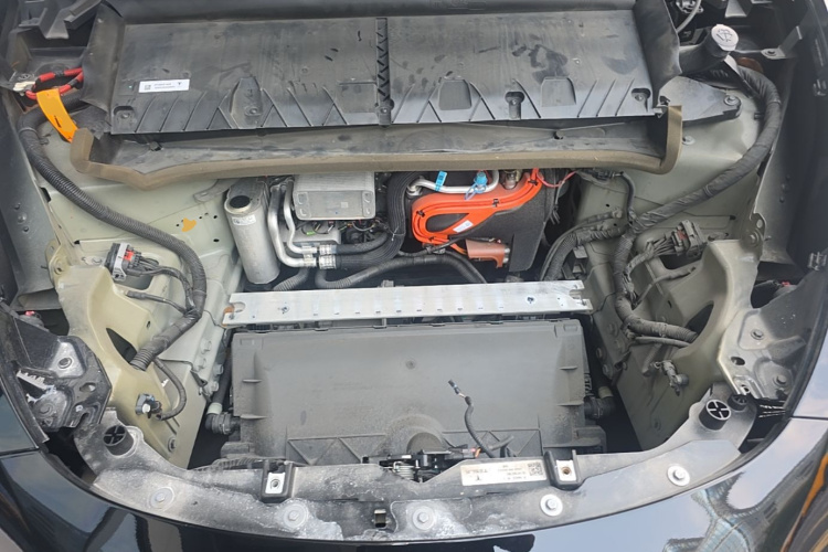 Tesla Model Y 2022 immagine di auto #20