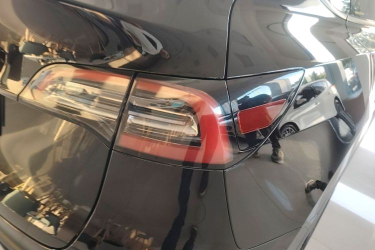 Tesla Model Y 2023 #8 Tesla Model Y 2023 car image #8