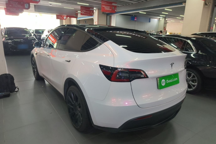 Tesla Model Y 2022 #5 Tesla Model Y 2022 car image #5