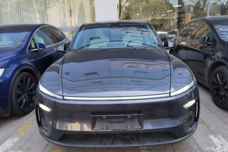 Tesla Model Y 2025 #3 Tesla Model Y 2025 car image #3