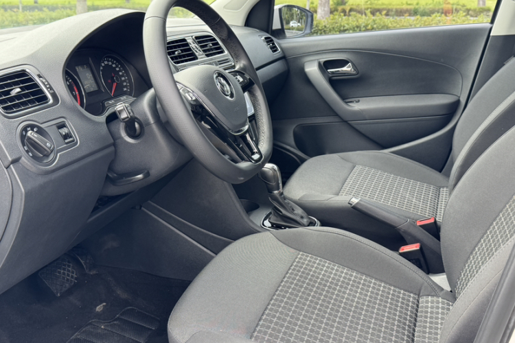 Volkswagen Polo 2018 car image #23