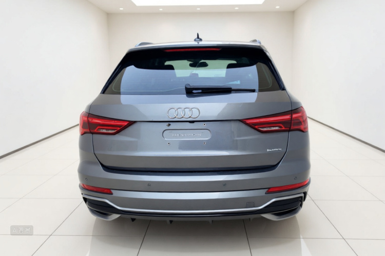 Audi Q3 2019 car image #6