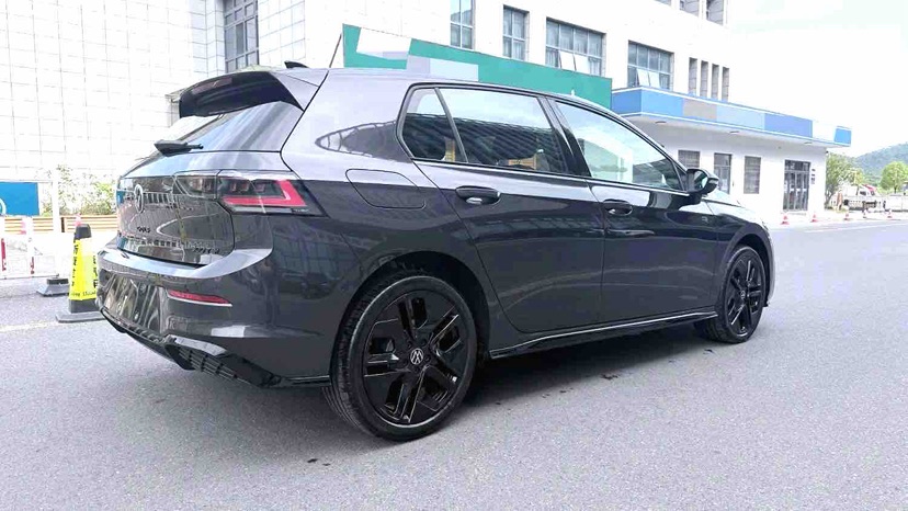 Volkswagen Golf 2026 car image #6