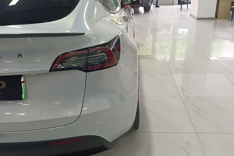 Tesla Model Y 2023 immagine di auto #8