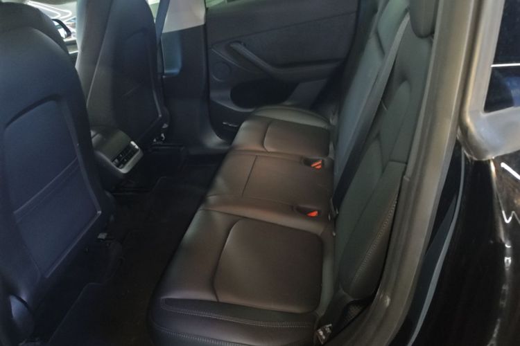Tesla Model Y 2021 car image #17