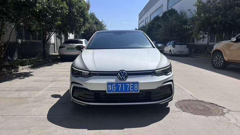 Volkswagen Golf 2023 imagen de coche #2