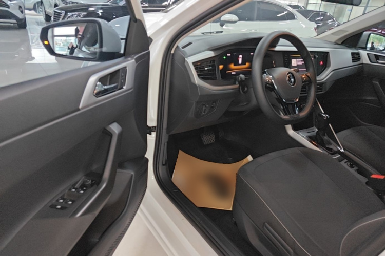 Volkswagen Polo 2024 car image #16