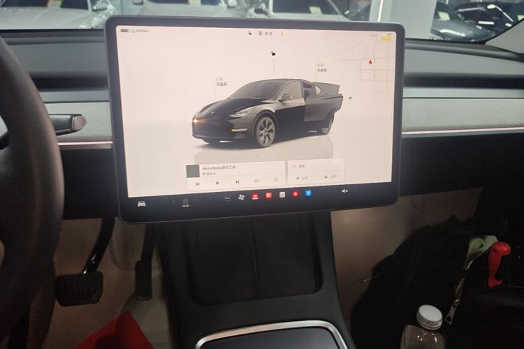 Tesla Model Y 2024 immagine di auto #13