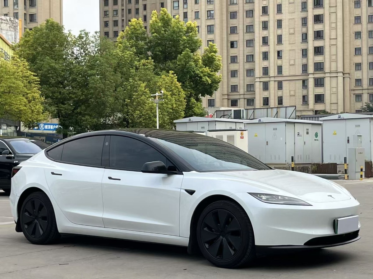Tesla Model 3 2026 car image #3