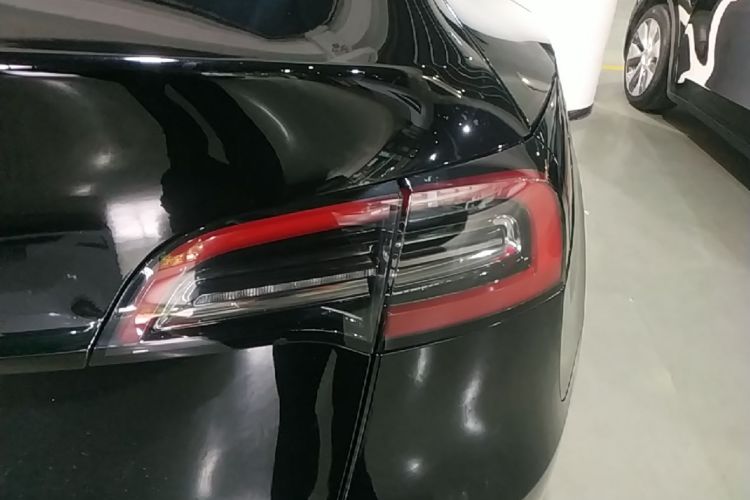 Tesla Model Y 2023 immagine di auto #8