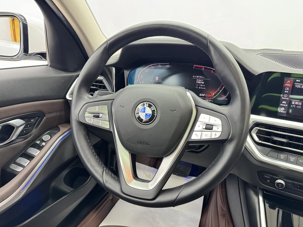 BMW 3 Series 2019 car image #9