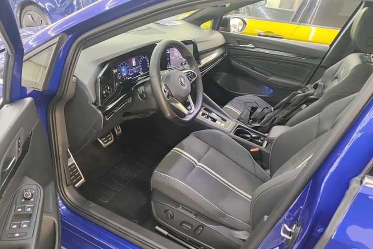 Volkswagen Golf 2021 car image #12