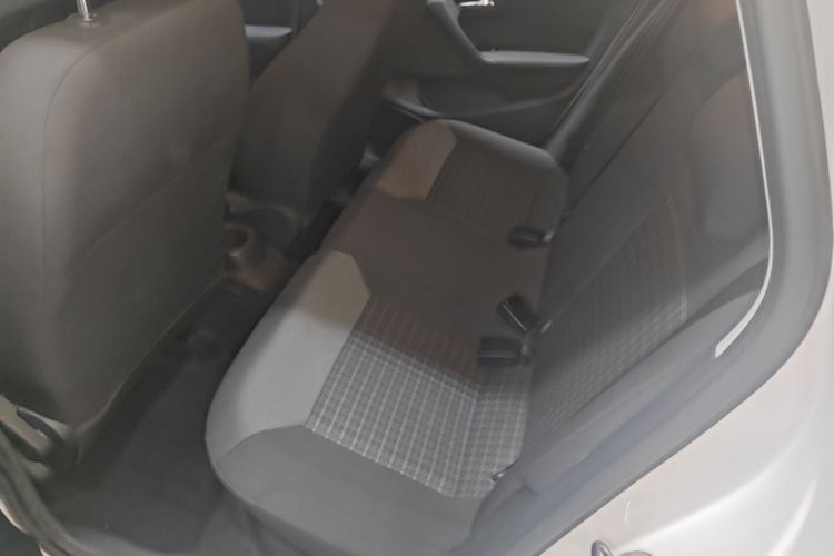 Volkswagen Polo 2018 car image #13