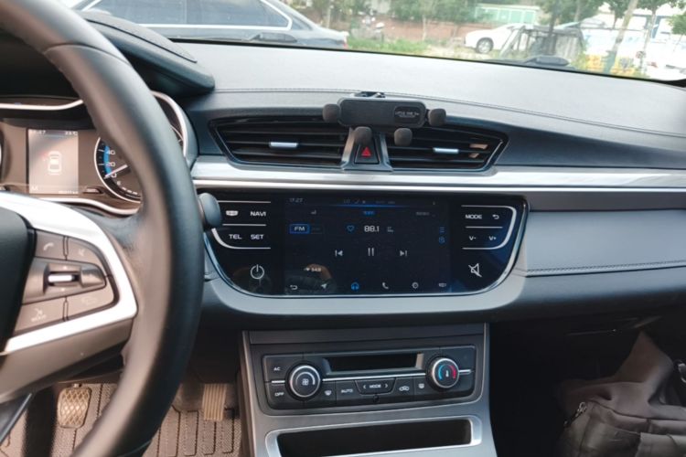 GEELY Emgrand 2019 #13 GEELY Emgrand 2019 car image #13