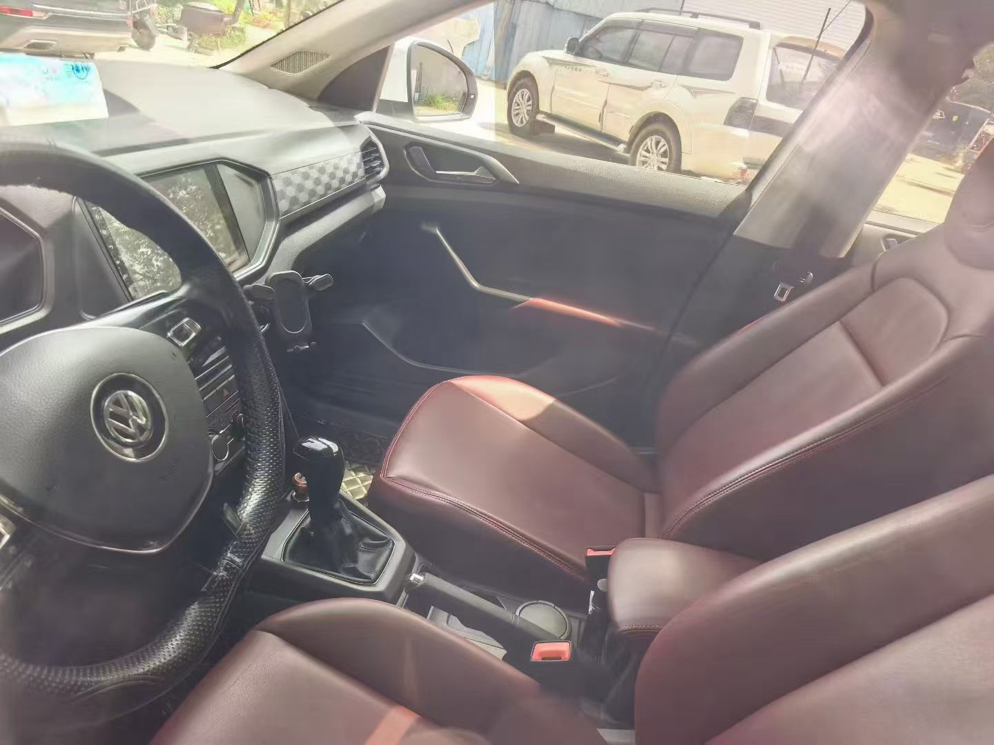 Volkswagen T-Cross 2020 car image #3