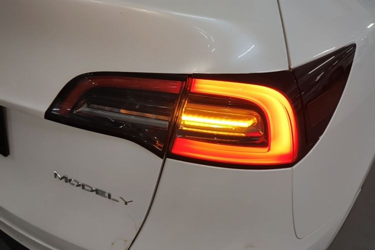 Tesla Model Y 2022 #8 Tesla Model Y 2022 car image #8