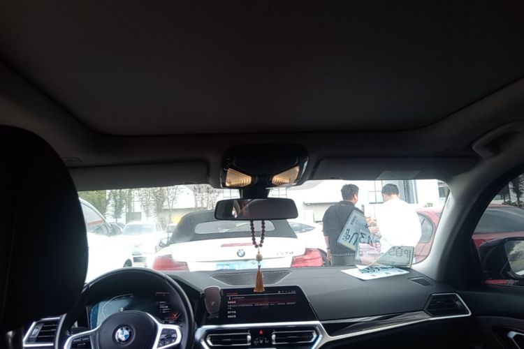 BMW 3 Series 2021 #18 BMW 3 Series 2021 صورة سيارة #18