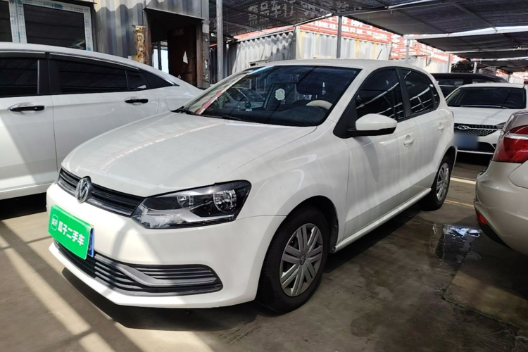 Volkswagen Polo 2019 car image #2