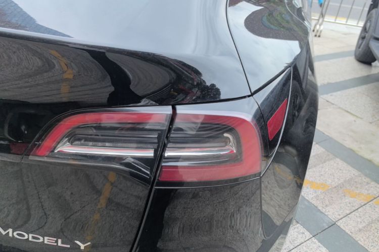 Tesla Model Y 2023 #8 Tesla Model Y 2023 car image #8