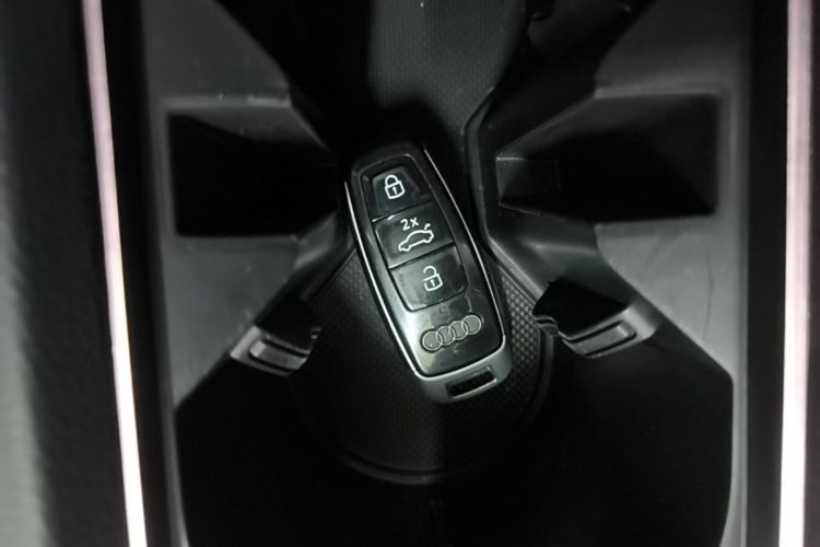 Audi Q3 2024 car image #9