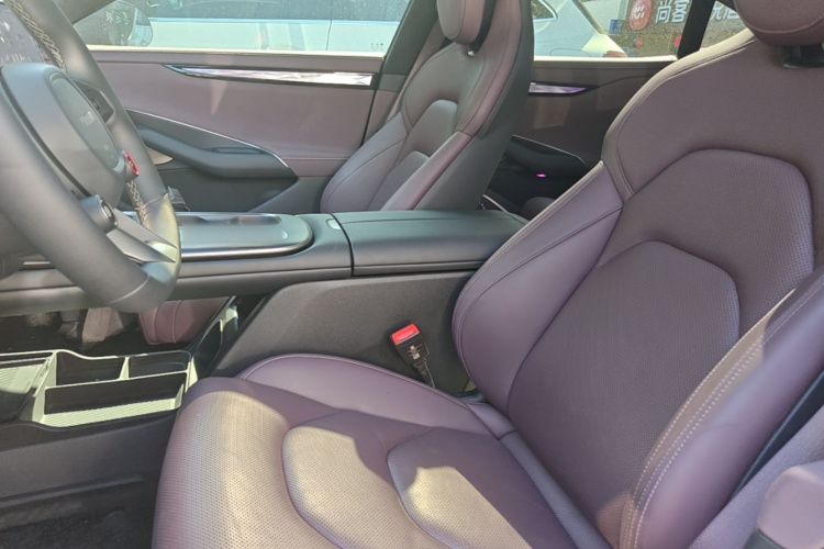 MI SU7 2025 immagine di auto #19
