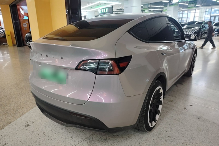 Tesla Model Y 2023 car image #7