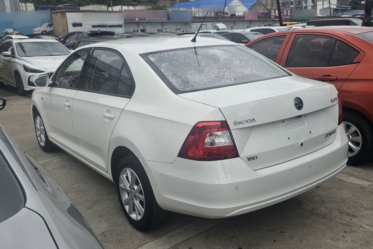 Skoda Rapid 2017 #7 Skoda Rapid 2017 car image #7