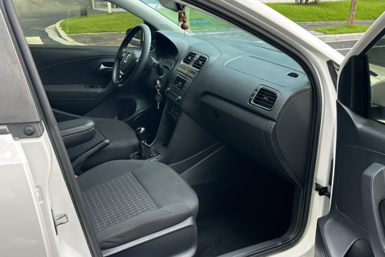 Volkswagen Polo 2016 #27 Volkswagen Polo 2016 car image #27