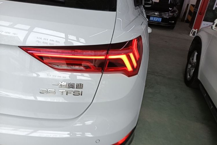 Audi Q3 2020 car image #8