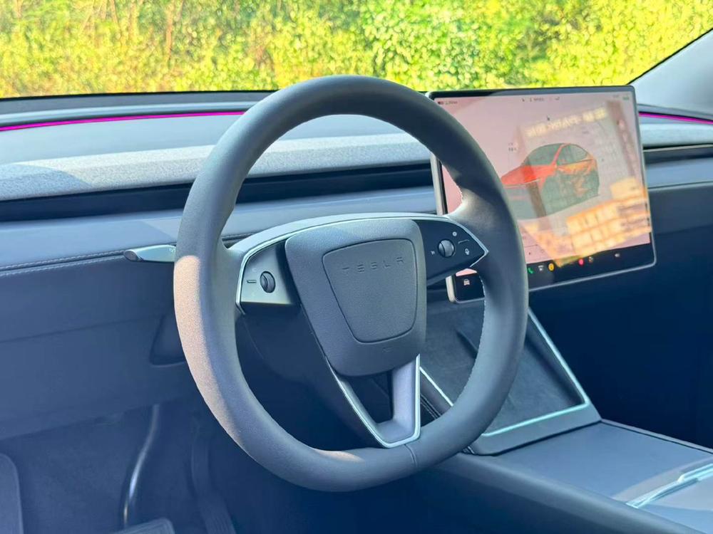 Tesla Model Y 2025 car image #8