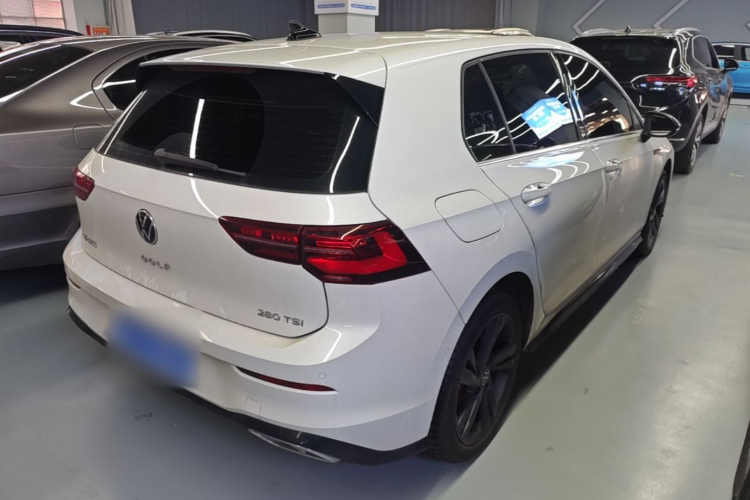 Volkswagen Golf 2025 car image #7