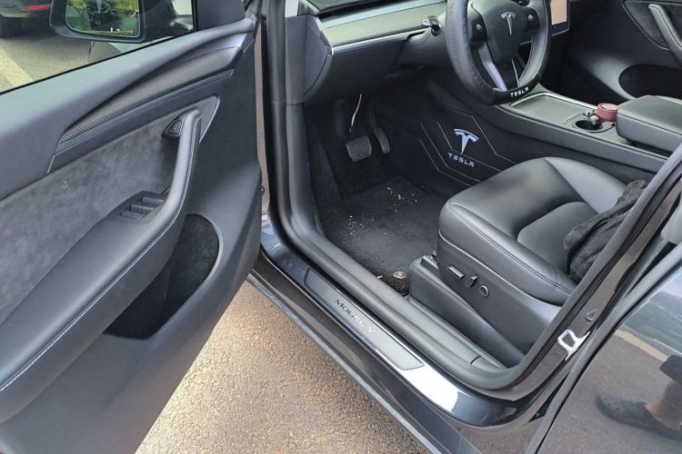 Tesla Model Y 2024 car image #9