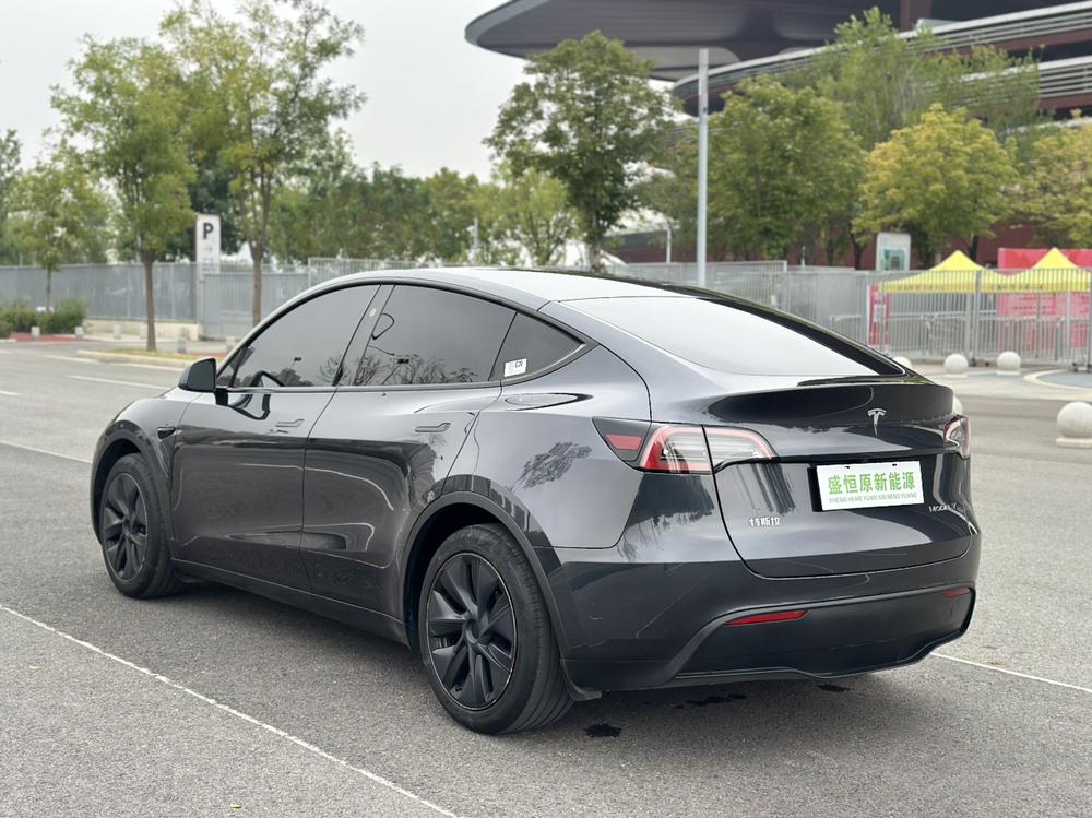 Tesla Model Y 2024 #5 Tesla Model Y 2024 car image #5