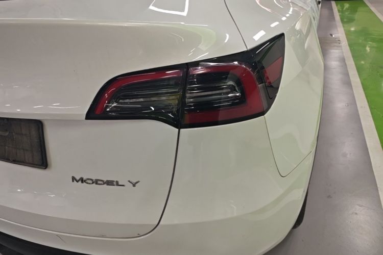 Tesla Model Y 2024 car image #8