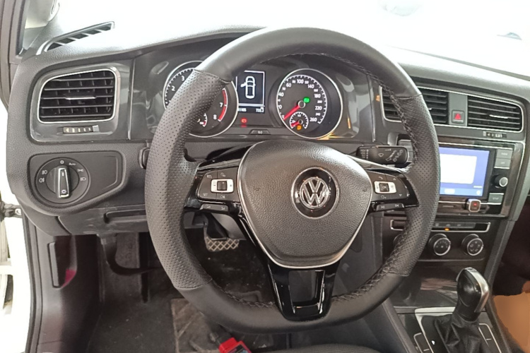 Volkswagen Golf 2018 car image #11