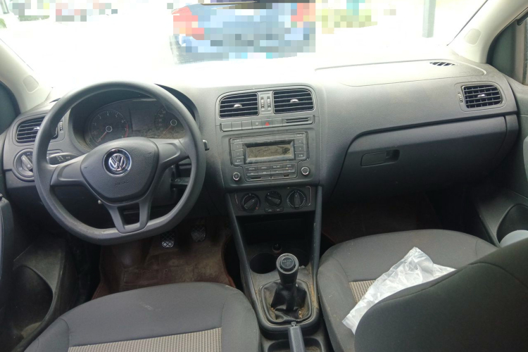 Volkswagen Polo 2015 car image #7