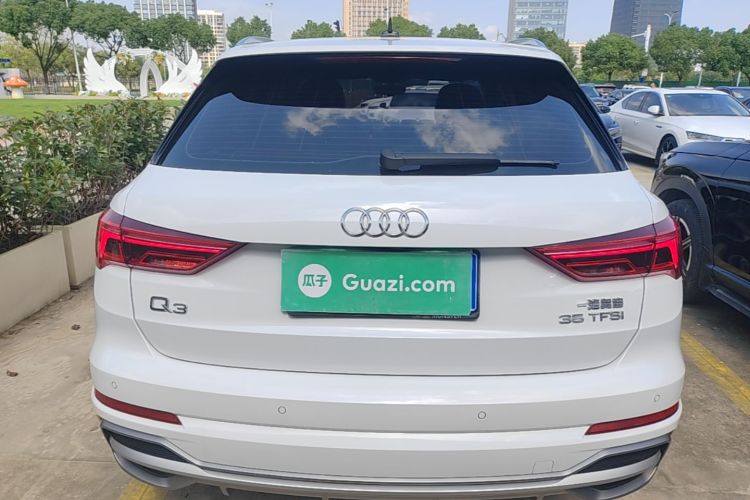 Audi Q3 2020 car image #6