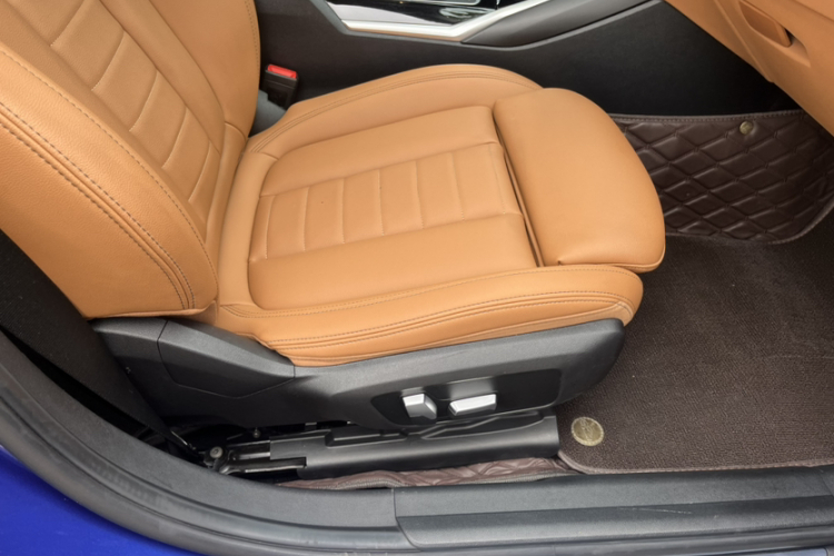 BMW 3 Series 2020 car image #19