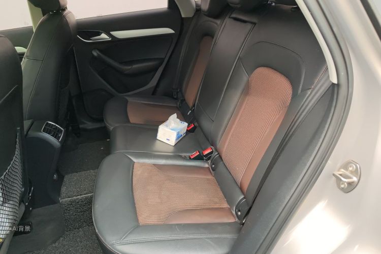 Audi Q3 2018 car image #19