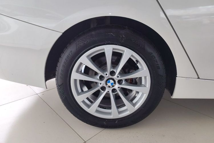 BMW 3 Series GT 2017 #10 BMW 3 Series GT 2017 car image #10