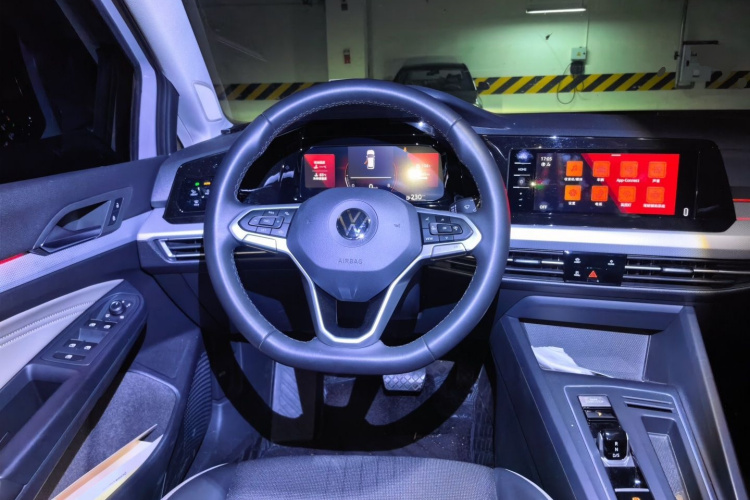Volkswagen Golf 2024 car image #11