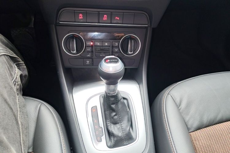 Audi Q3 2018 car image #14
