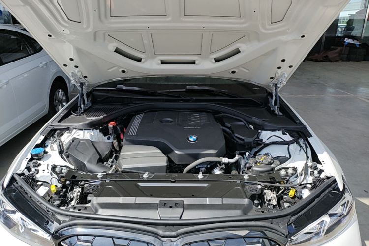 BMW 3 Series 2024 صورة سيارة #20