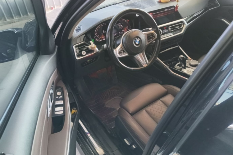 BMW 3 Series 2022 car image #18